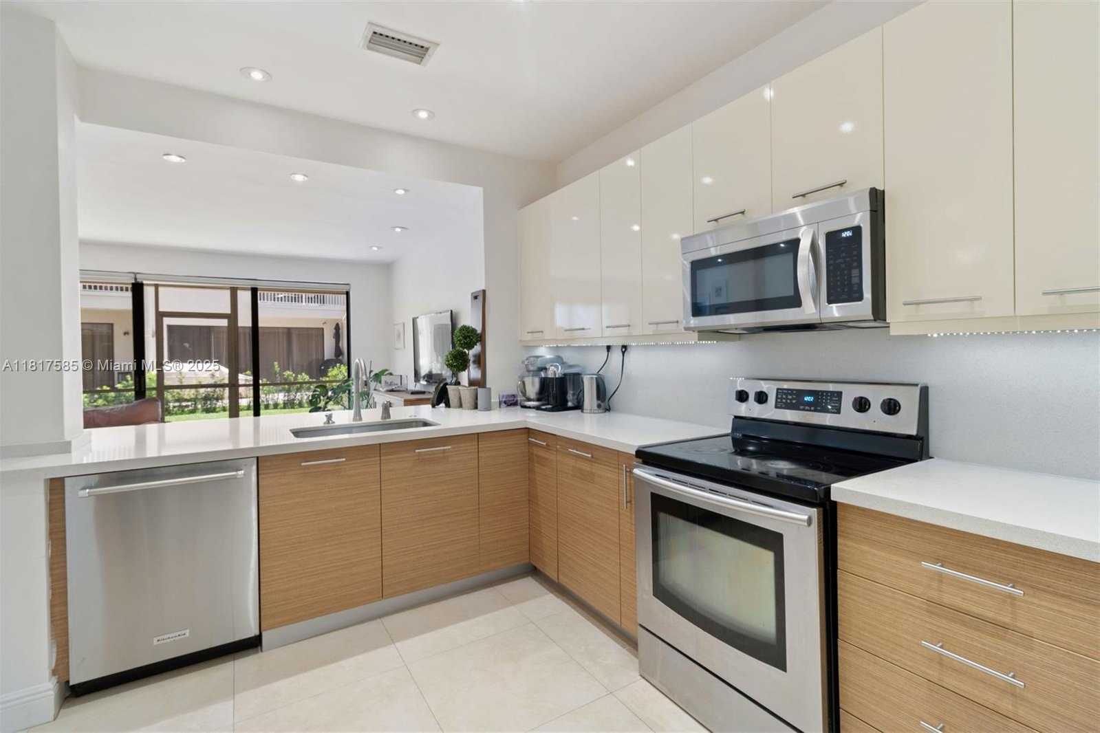 Small Image of 21376 MARINA COVE CIR #12-C, Aventura Number 5