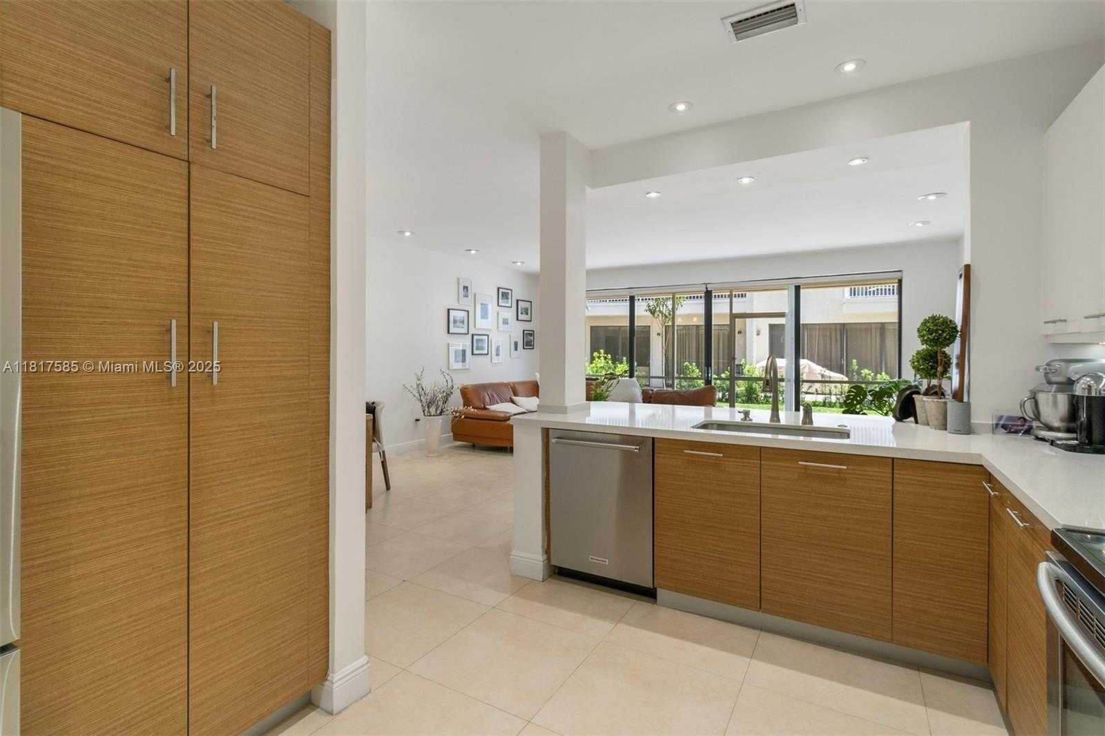 Small Image of 21376 MARINA COVE CIR #12-C, Aventura Number 6