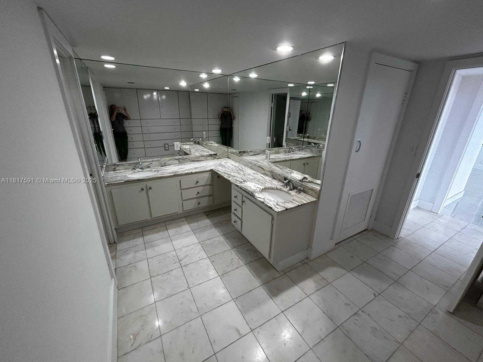 Small Image of 10101 EAST BAY HARBOR DR #710, Bay Harbor Islands Number 18
