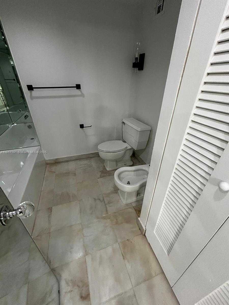 Small Image of 10101 EAST BAY HARBOR DR #710, Bay Harbor Islands Number 22