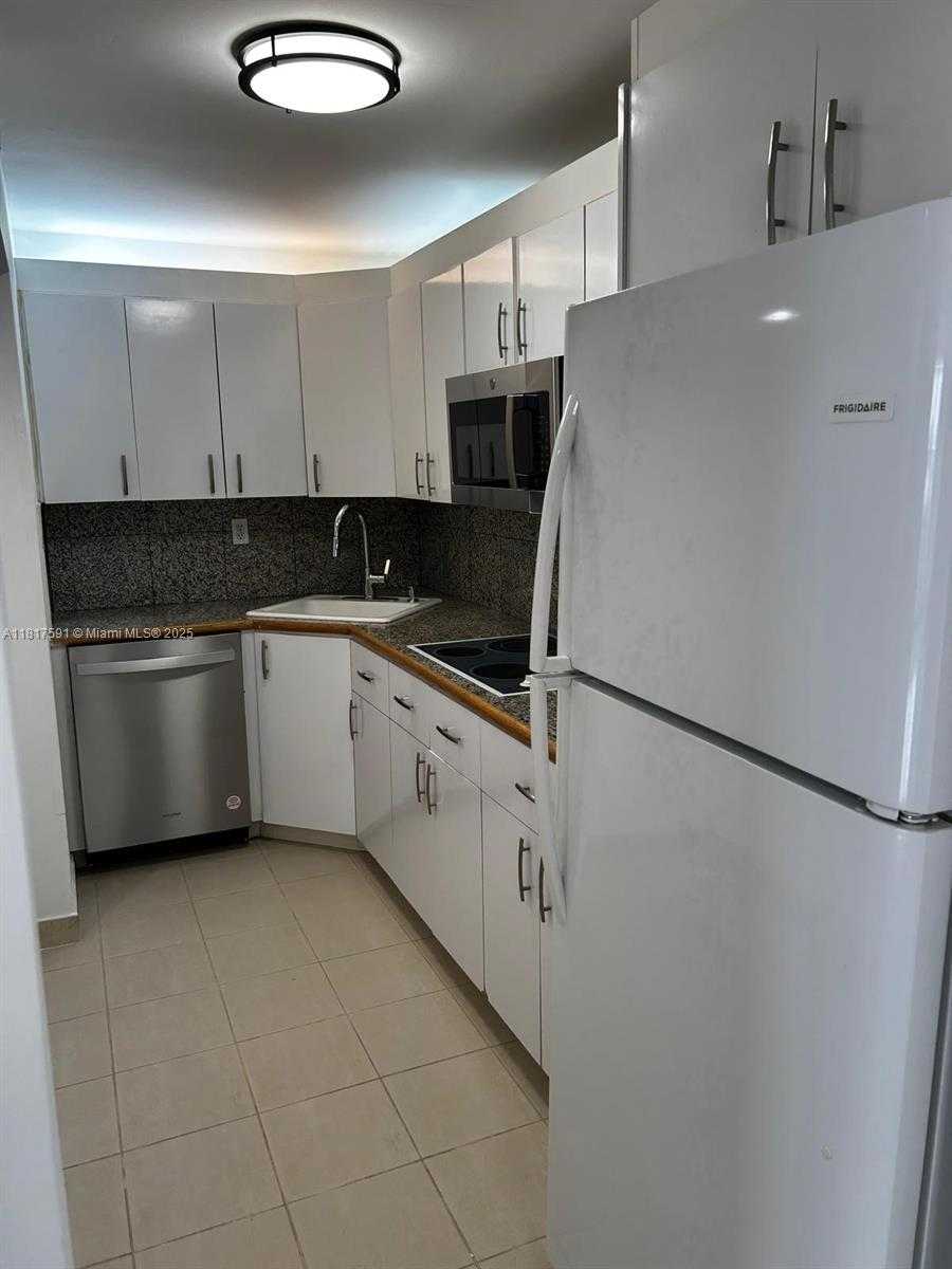 Small Image of 10101 EAST BAY HARBOR DR #710, Bay Harbor Islands Number 30