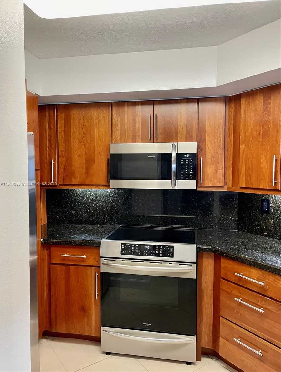 Small Image of 6767 COLLINS AVE #907, Miami Beach Number 13