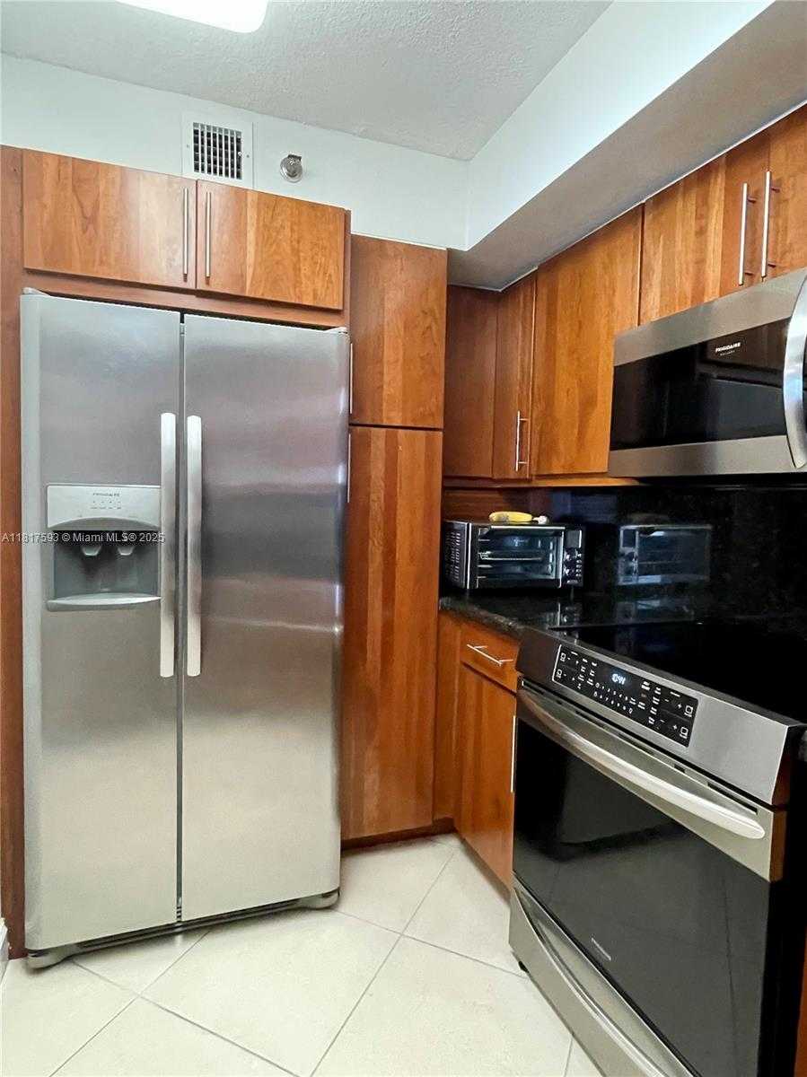 Small Image of 6767 COLLINS AVE #907, Miami Beach Number 14