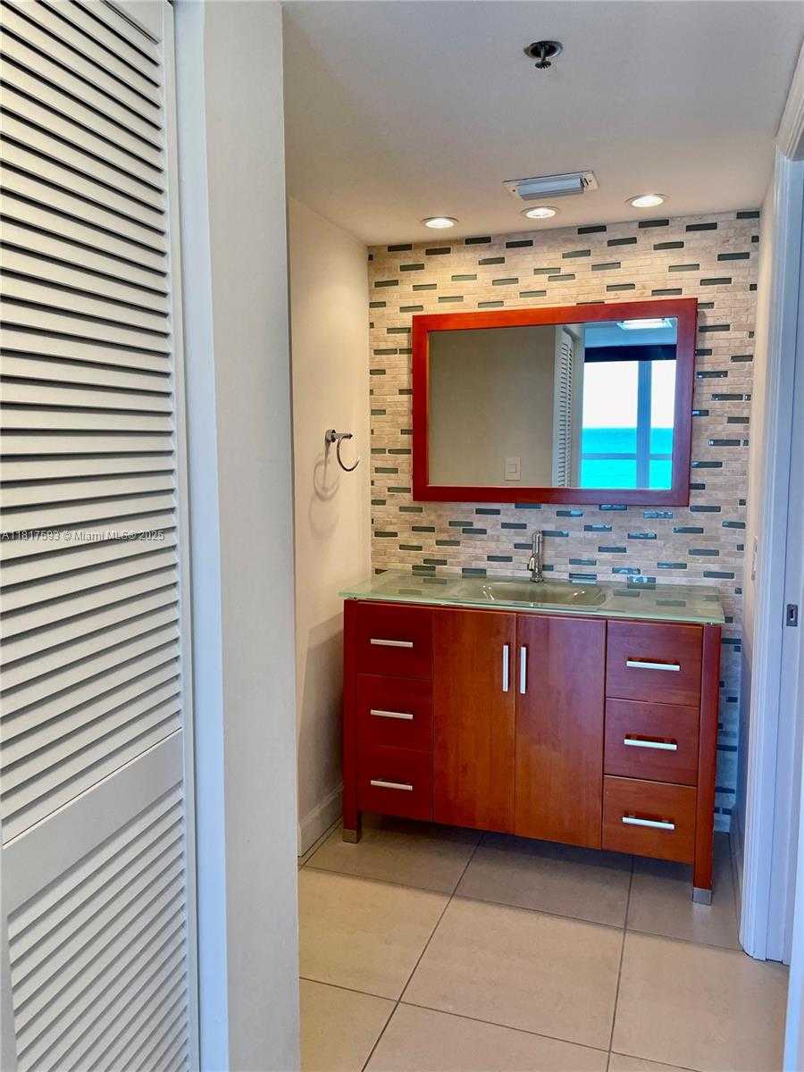 Small Image of 6767 COLLINS AVE #907, Miami Beach Number 20