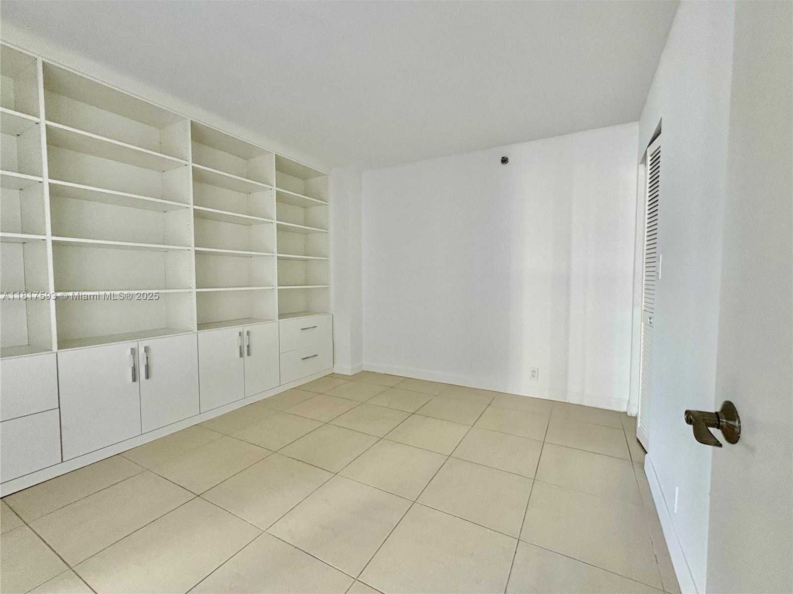 Small Image of 6767 COLLINS AVE #907, Miami Beach Number 9