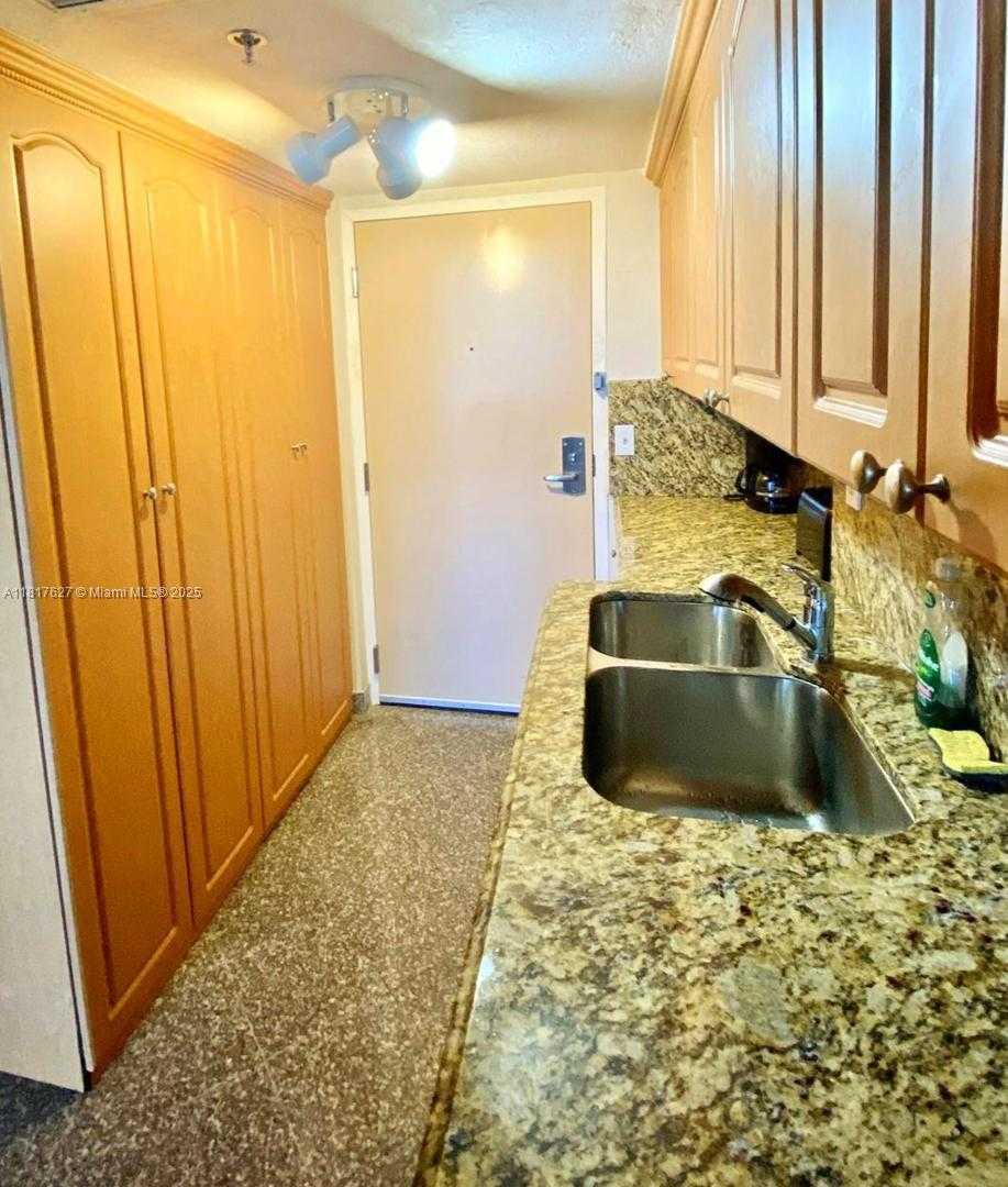 Small Image of 19201 COLLINS #441, Sunny Isles Beach Number 7