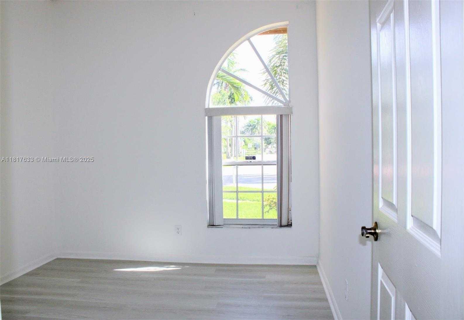 Small Image of 17820 NORTH WEST 16TH ST #17820, Pembroke Pines Number 29