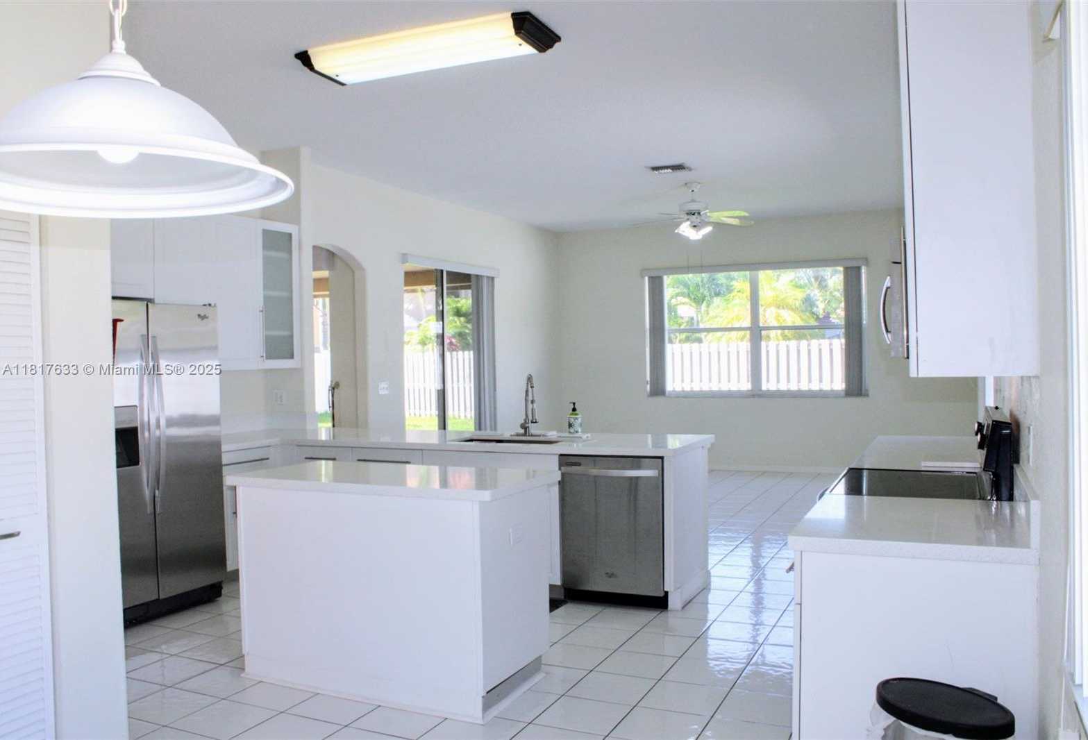 Small Image of 17820 NORTH WEST 16TH ST #17820, Pembroke Pines Number 7