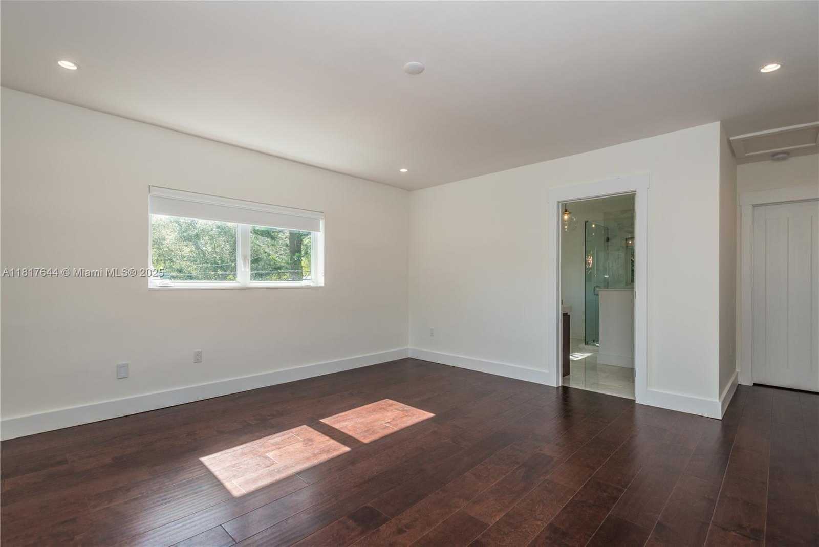 Small Image of 640 PUERTA AVE, Coral Gables Number 11
