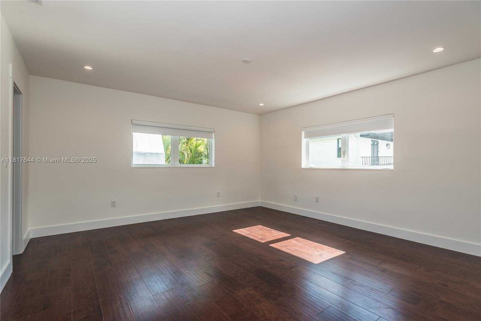 Small Image of 640 PUERTA AVE, Coral Gables Number 12
