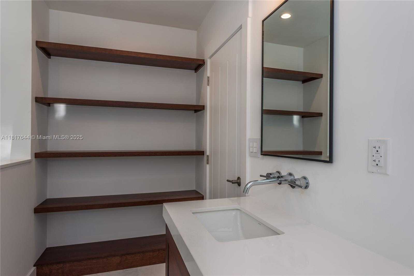 Small Image of 640 PUERTA AVE, Coral Gables Number 16