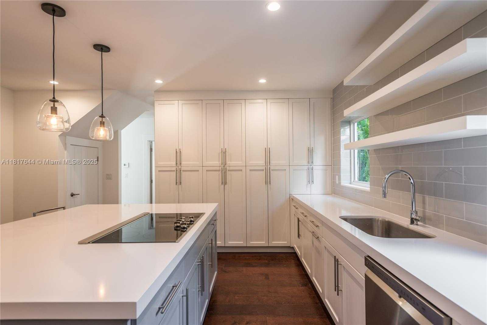 Small Image of 640 PUERTA AVE, Coral Gables Number 5
