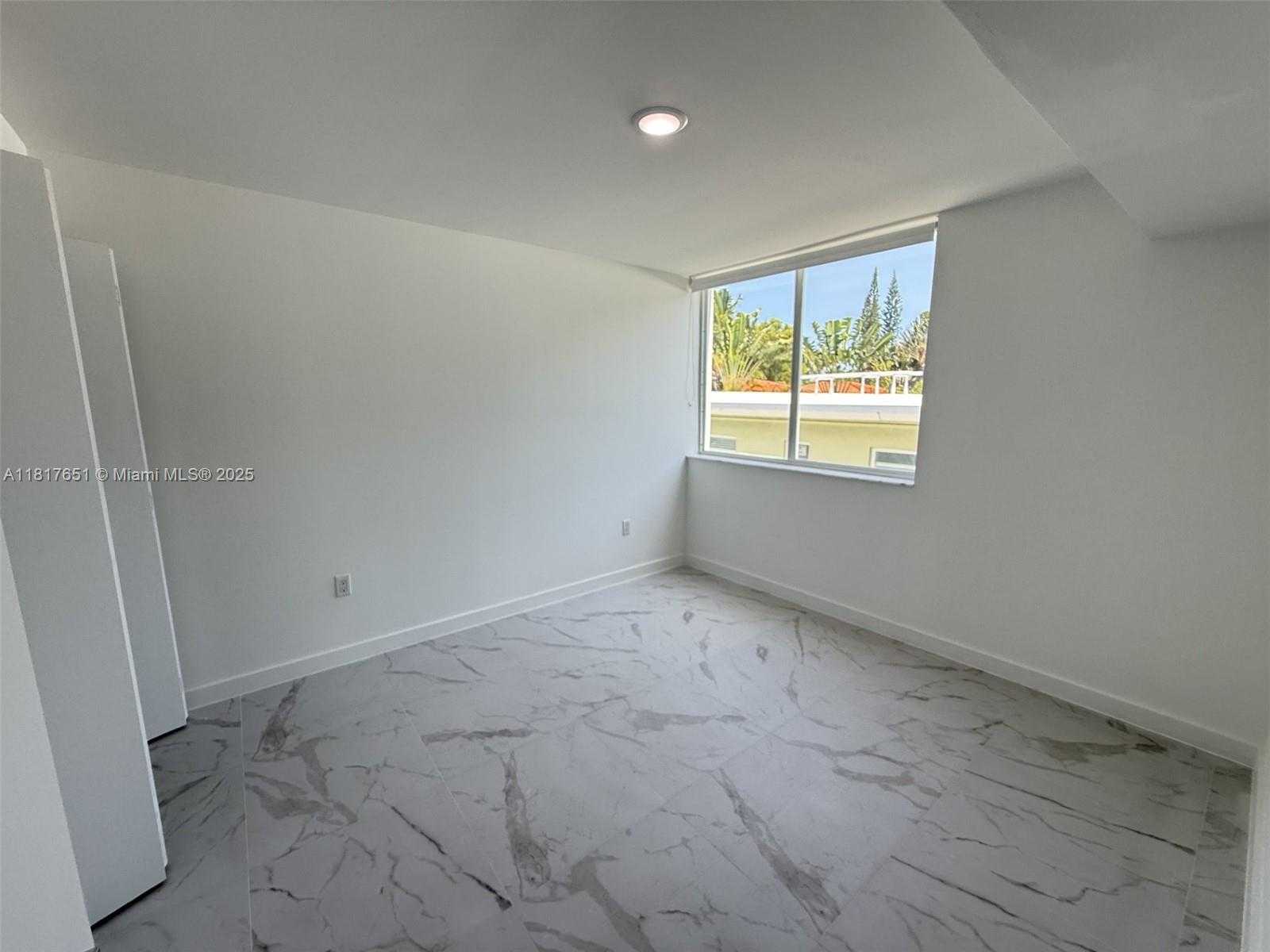 Small Image of 1552 EUCLID AVE #6, Miami Beach Number 6