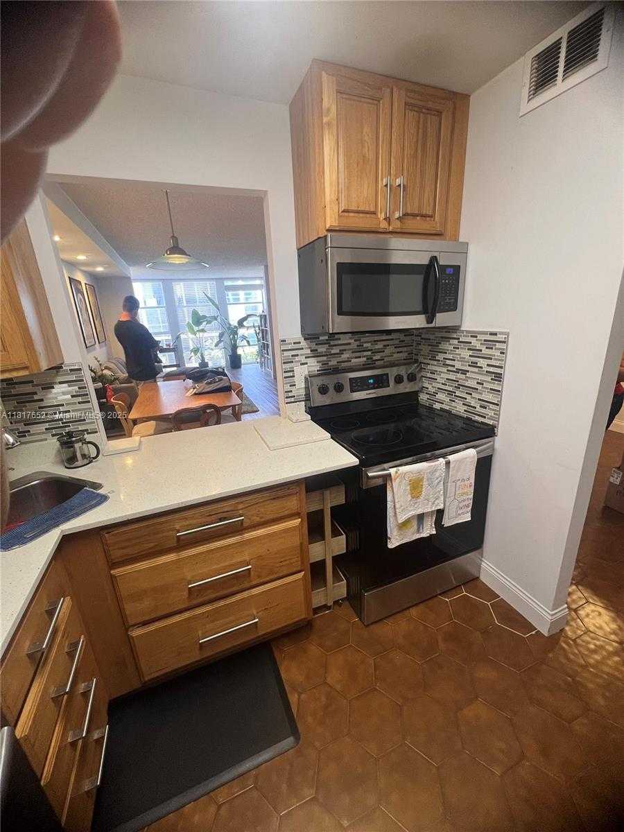 Small Image of 801 THREE ISLANDS BLVD #206, Hallandale Beach Number 11