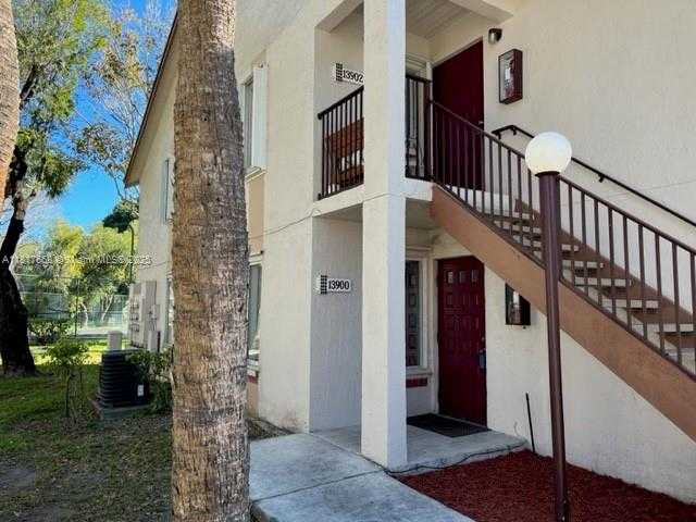 Small Image of 13900 SOUTH WEST 91 TE #13900, Miami Number 3