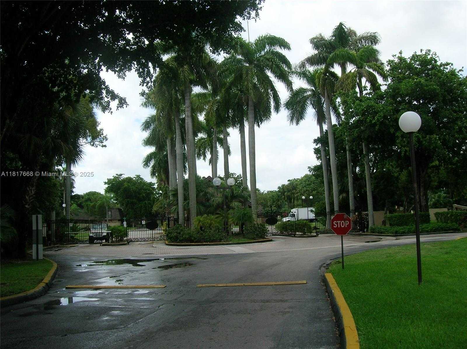 Small Image of 13900 SOUTH WEST 91 TE #13900, Miami Number 37