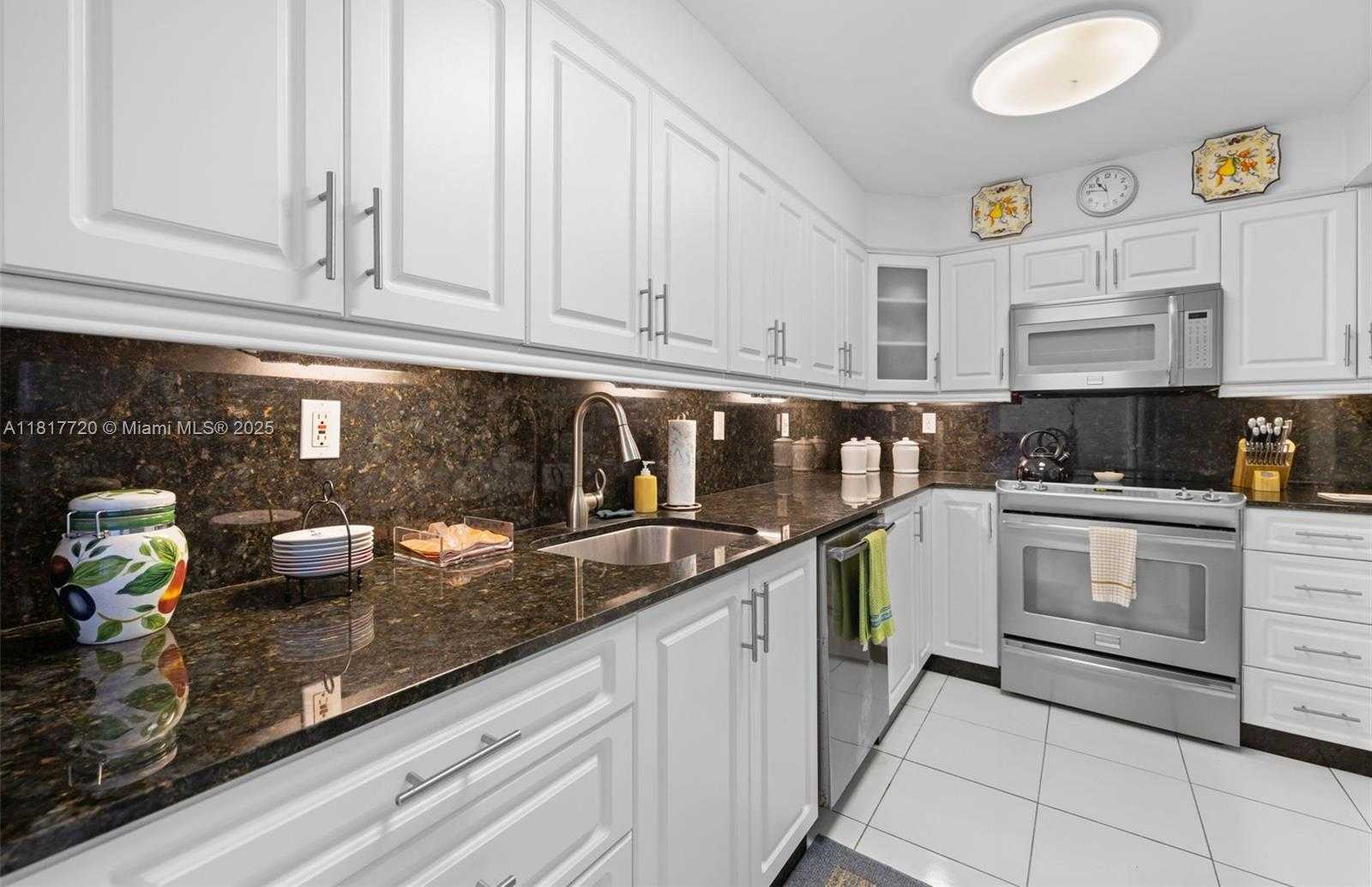 Small Image of 9511 COLLINS AVE #1208 +den, Surfside Number 6