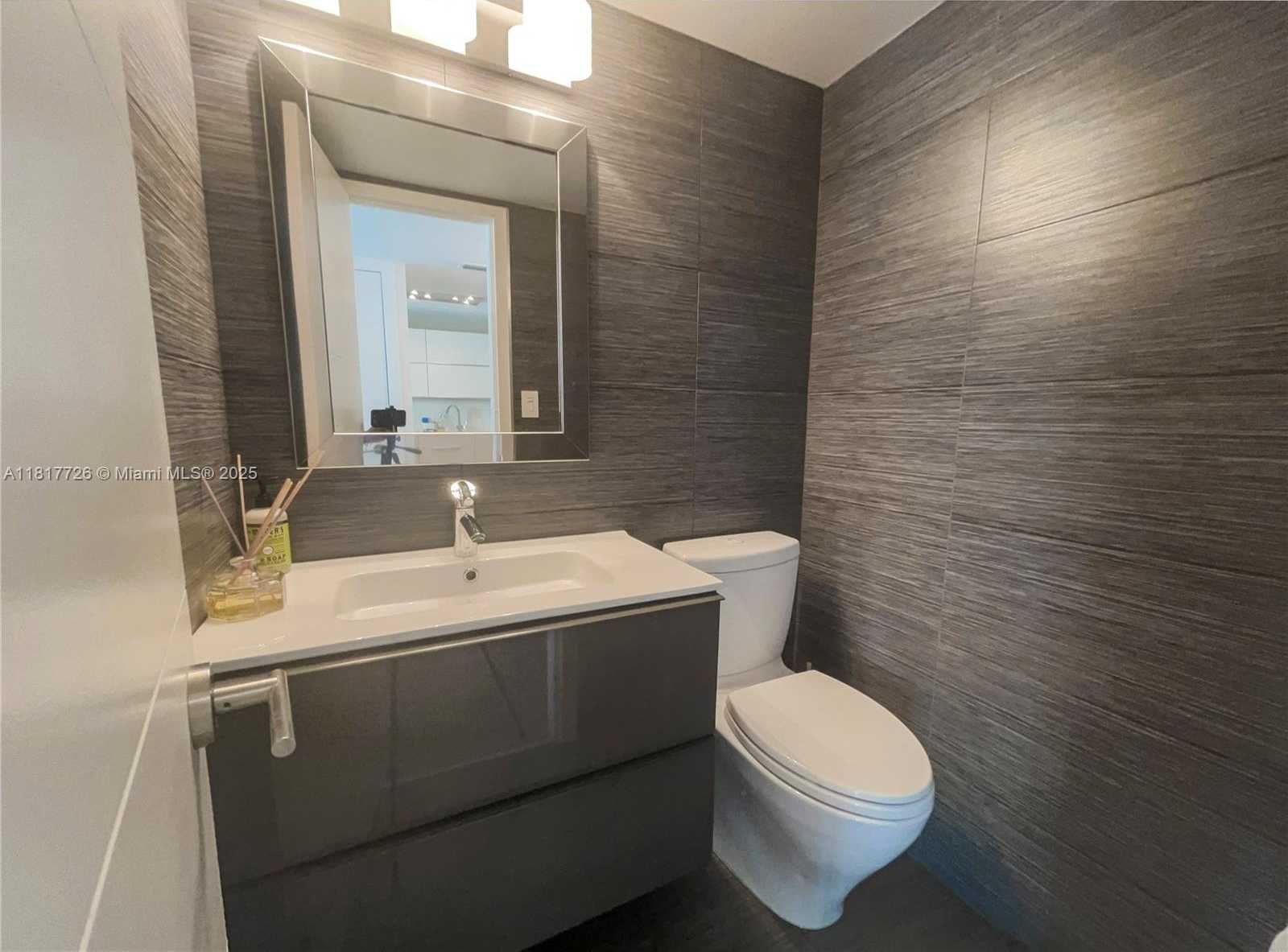 Small Image of 1800 EAST COLLINS AVE #9C, Miami Beach Number 9