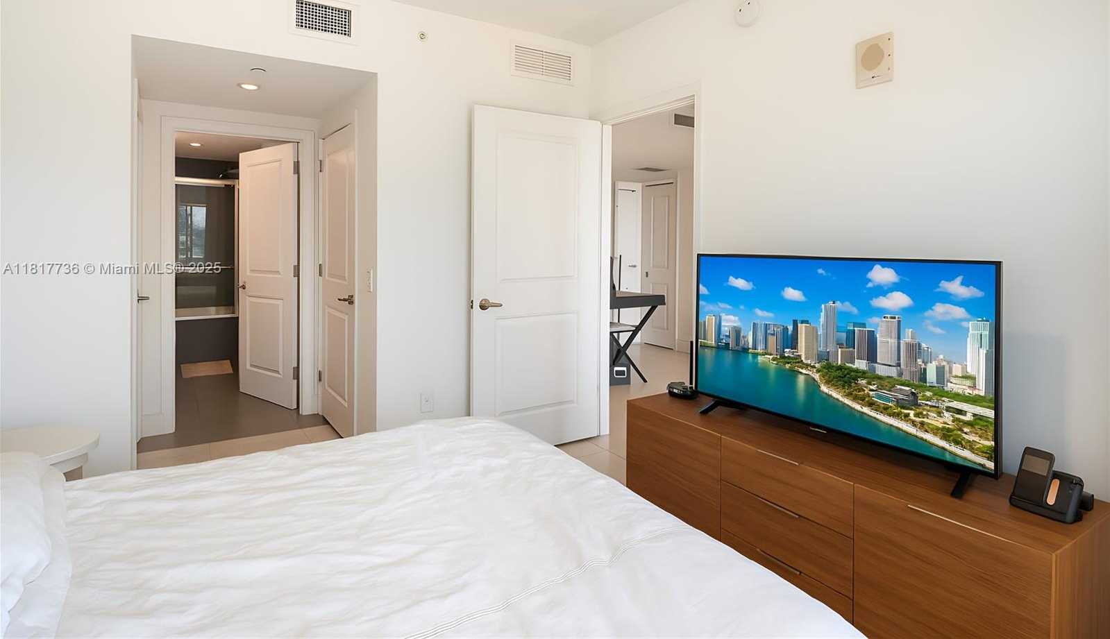 Small Image of 1600 NORTH EAST 1ST AVE #3008, Miami Number 9
