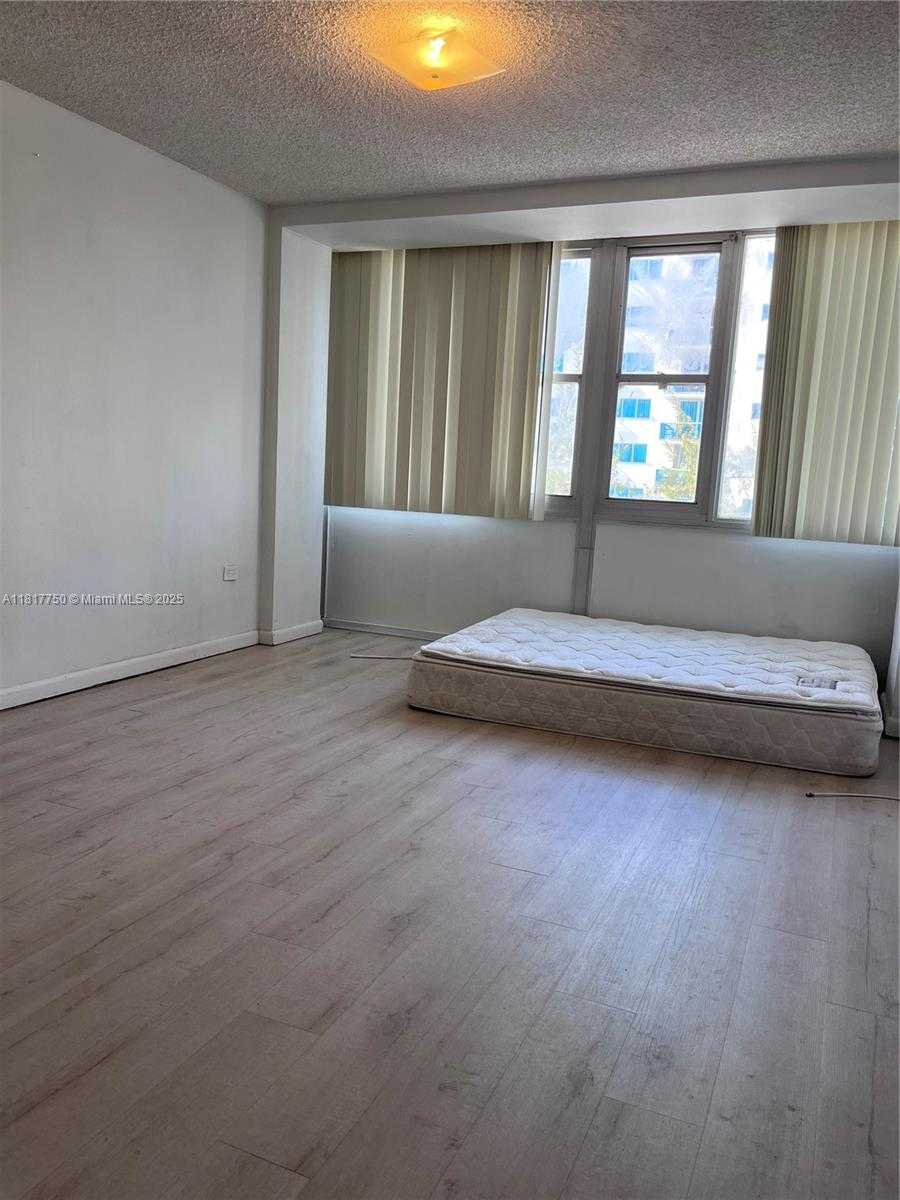 Small Image of 7545 EAST TREASURE DR #4K, North Bay Village Number 18