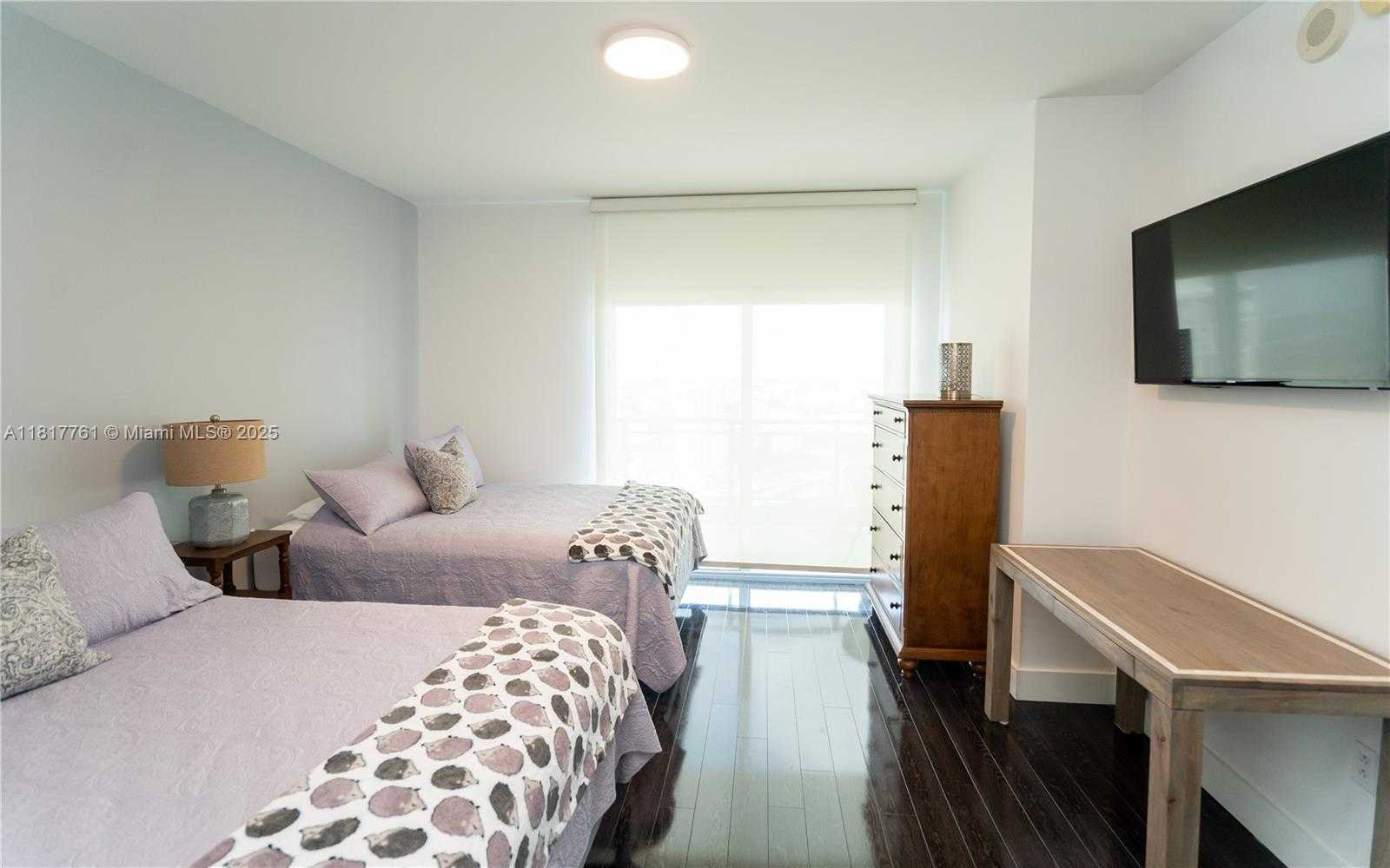 Small Image of 90 SOUTH WEST 3RD ST #3707, Miami Number 19