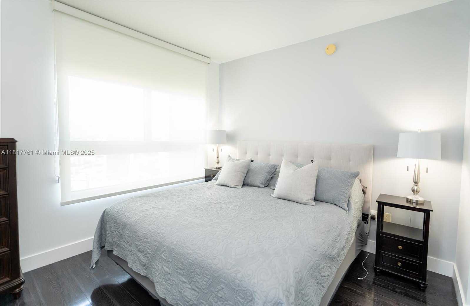 Small Image of 90 SOUTH WEST 3RD ST #3707, Miami Number 22