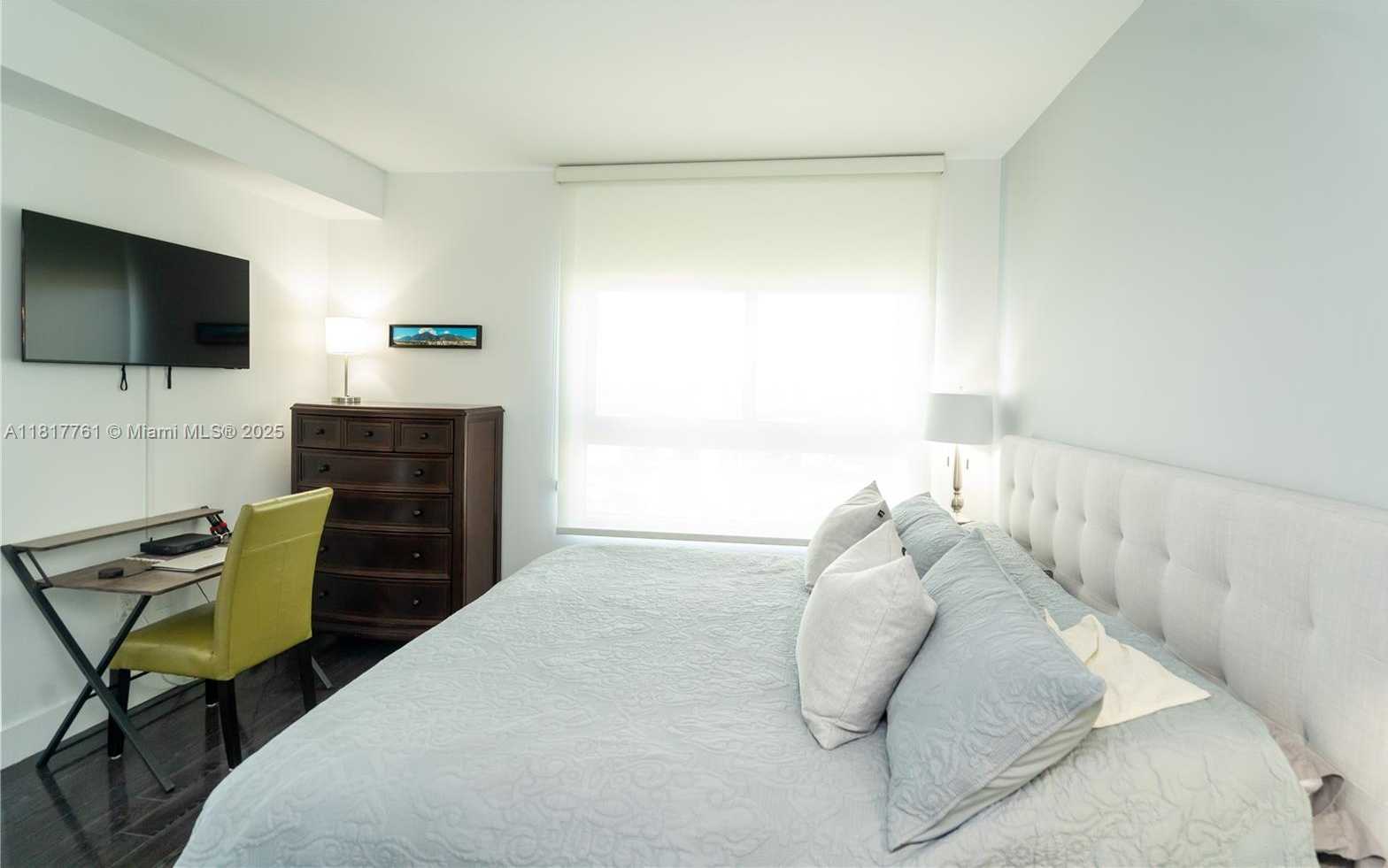Small Image of 90 SOUTH WEST 3RD ST #3707, Miami Number 23