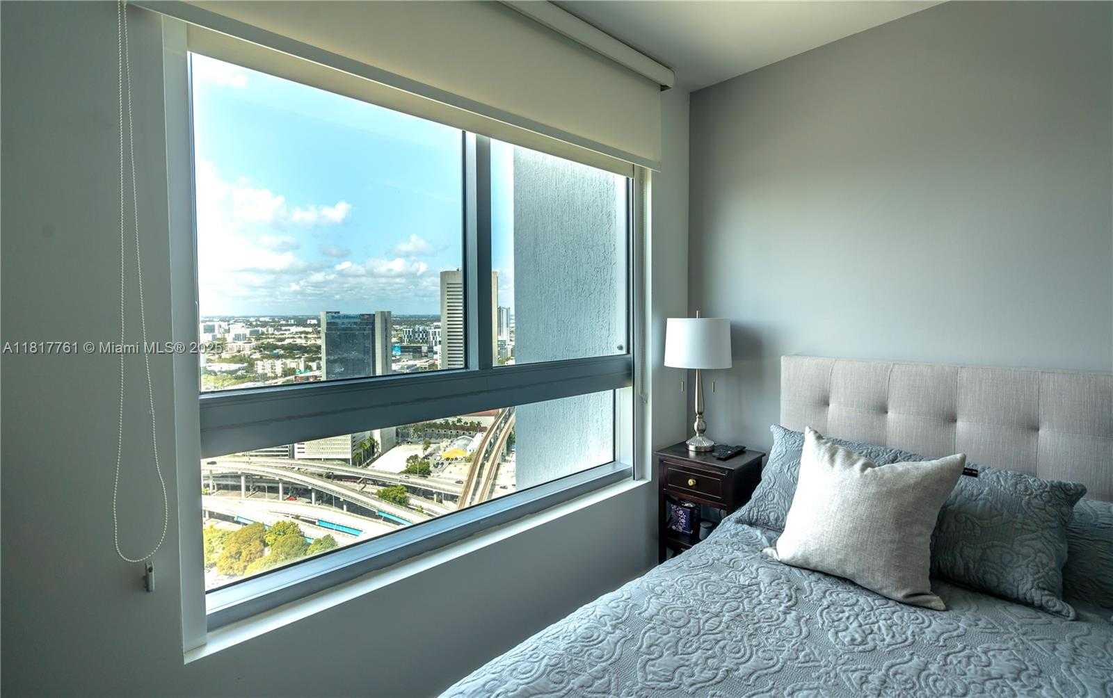 Small Image of 90 SOUTH WEST 3RD ST #3707, Miami Number 25
