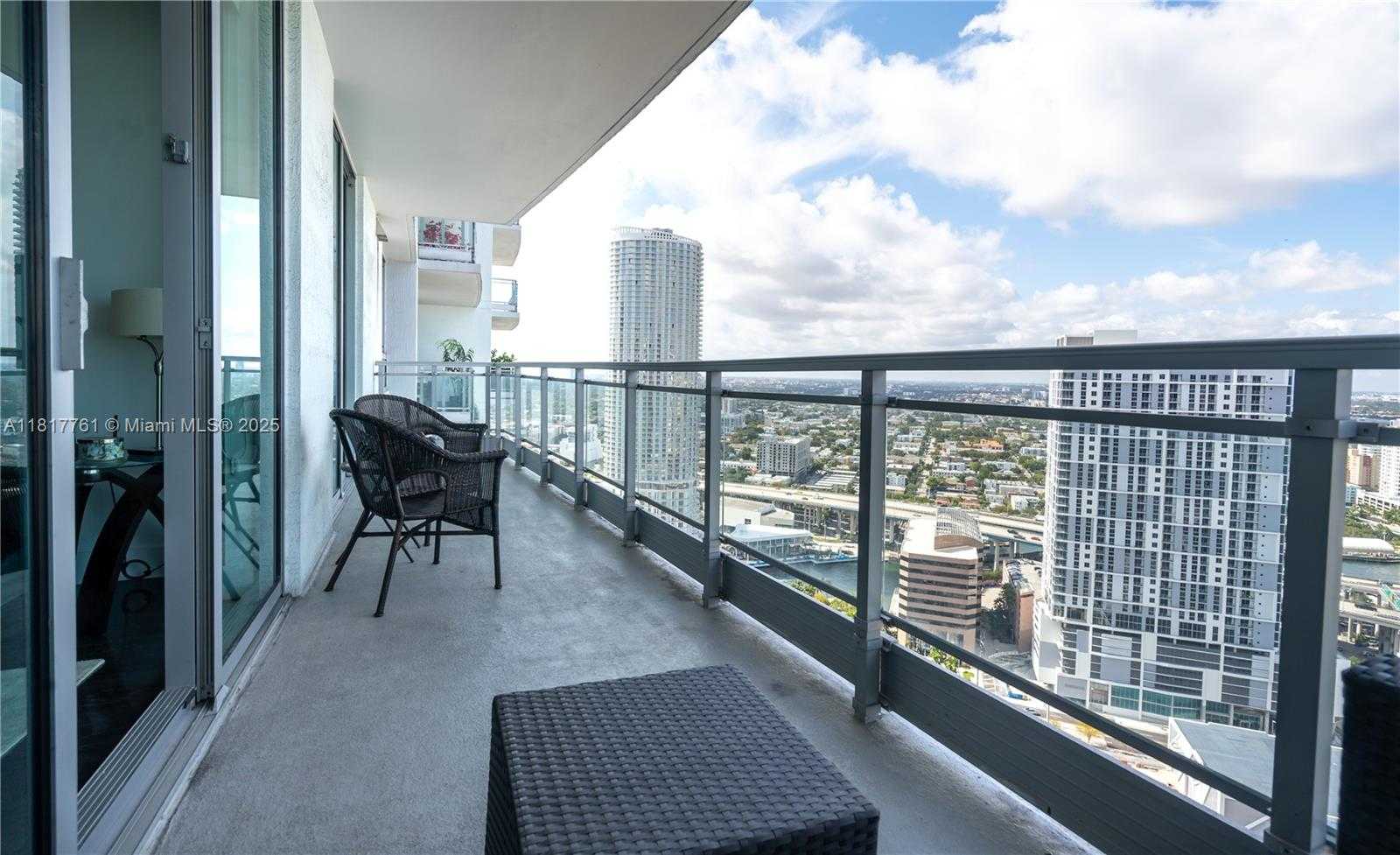 Small Image of 90 SOUTH WEST 3RD ST #3707, Miami Number 37