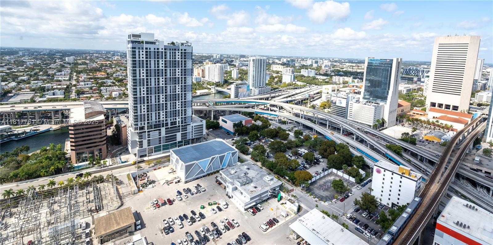 Small Image of 90 SOUTH WEST 3RD ST #3707, Miami Number 38