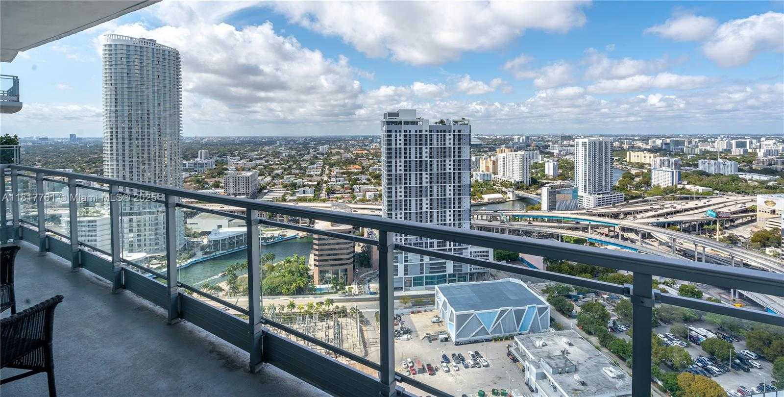 Small Image of 90 SOUTH WEST 3RD ST #3707, Miami Number 40
