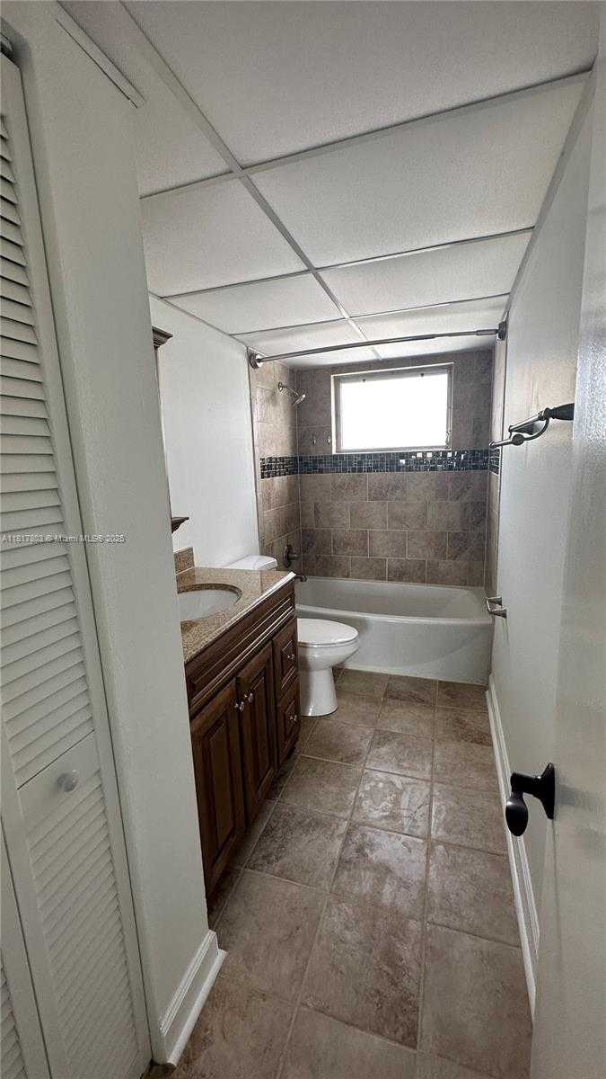Small Image of 9359 FONTAINEBLEAU BLVD #F411, Miami Number 10