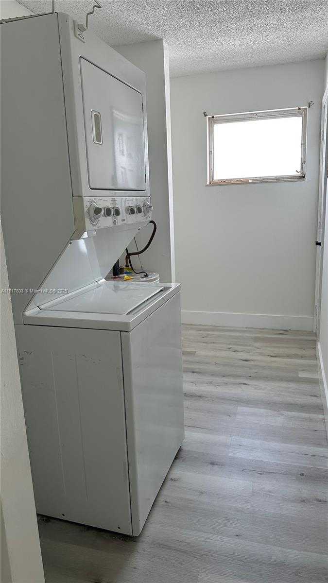 Small Image of 9359 FONTAINEBLEAU BLVD #F411, Miami Number 11