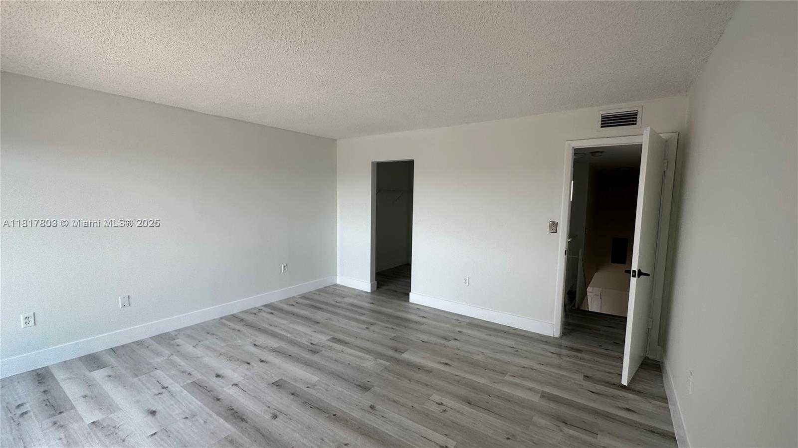 Small Image of 9359 FONTAINEBLEAU BLVD #F411, Miami Number 8