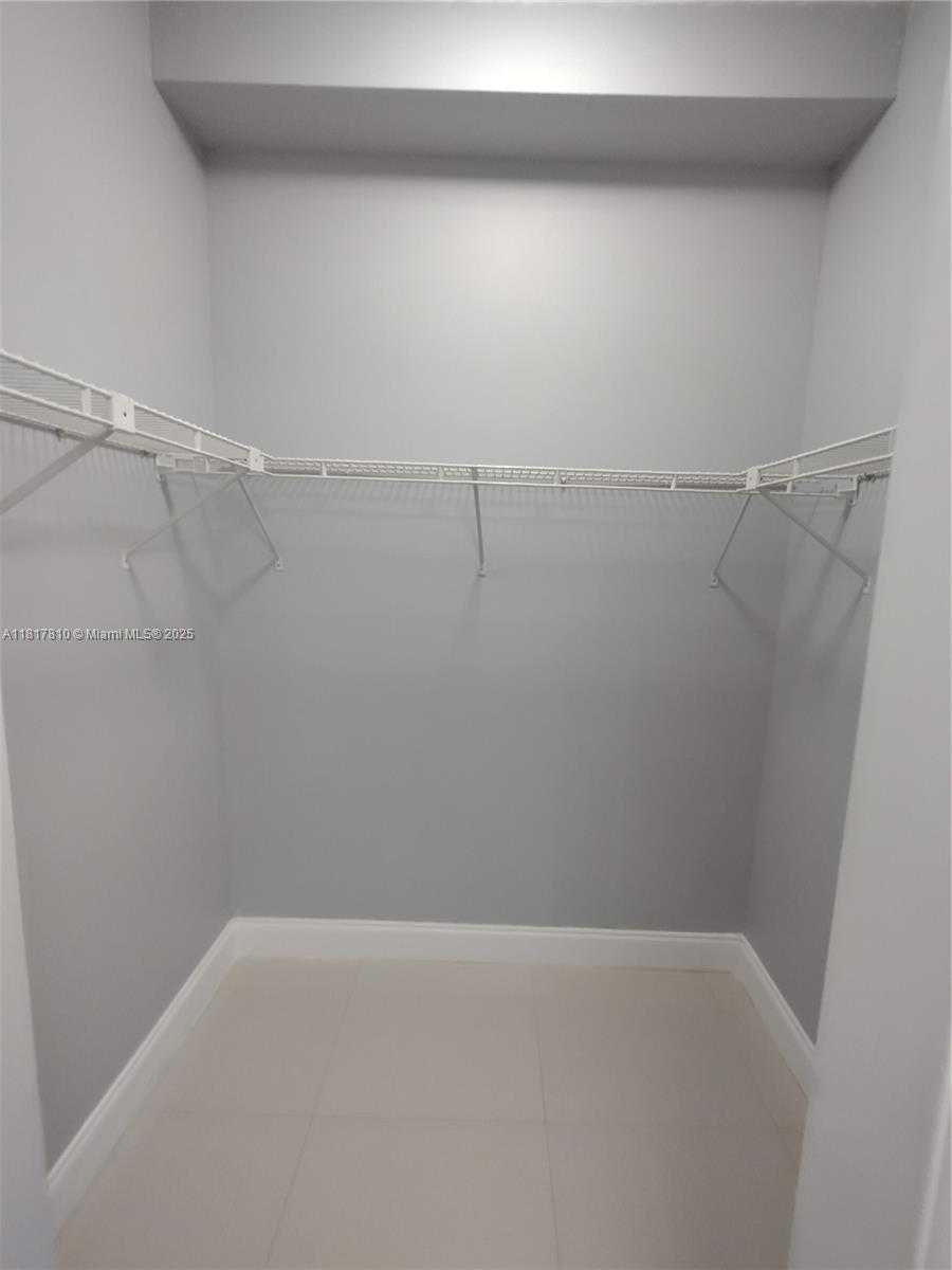 Small Image of 6061 COLLINS AVE #4B, Miami Beach Number 10