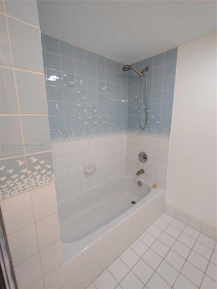 Small Image of 6061 COLLINS AVE #4B, Miami Beach Number 12