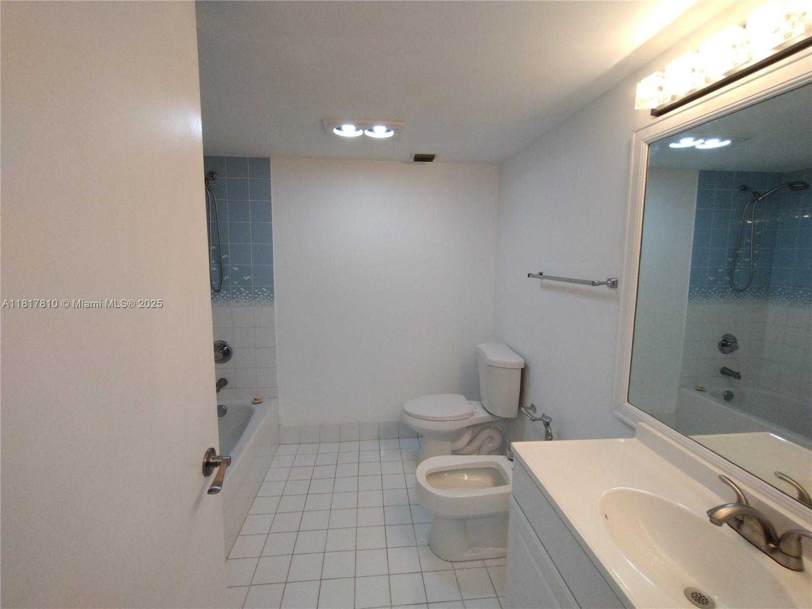 Small Image of 6061 COLLINS AVE #4B, Miami Beach Number 13