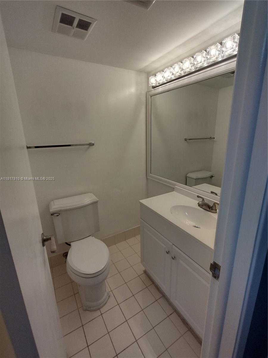 Small Image of 6061 COLLINS AVE #4B, Miami Beach Number 15