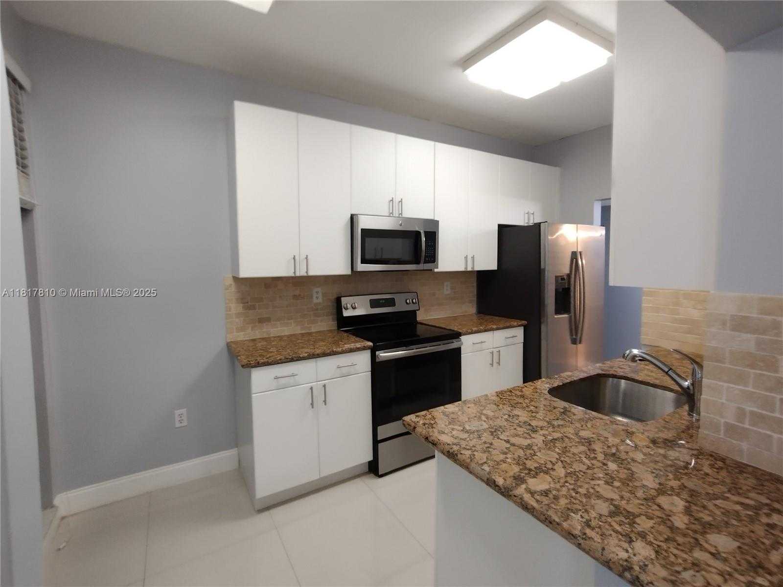 Small Image of 6061 COLLINS AVE #4B, Miami Beach Number 4