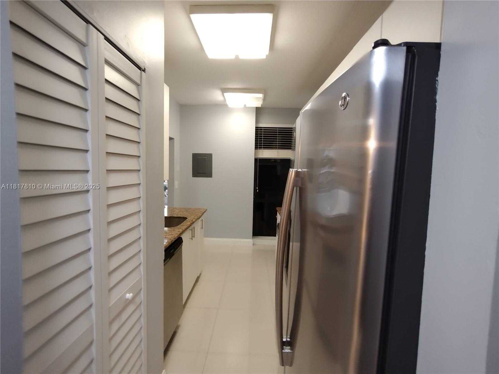 Small Image of 6061 COLLINS AVE #4B, Miami Beach Number 5