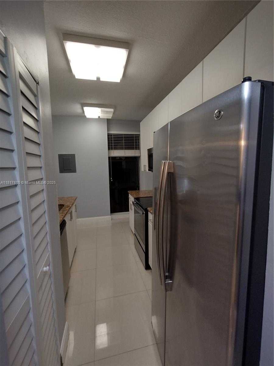 Small Image of 6061 COLLINS AVE #4B, Miami Beach Number 7