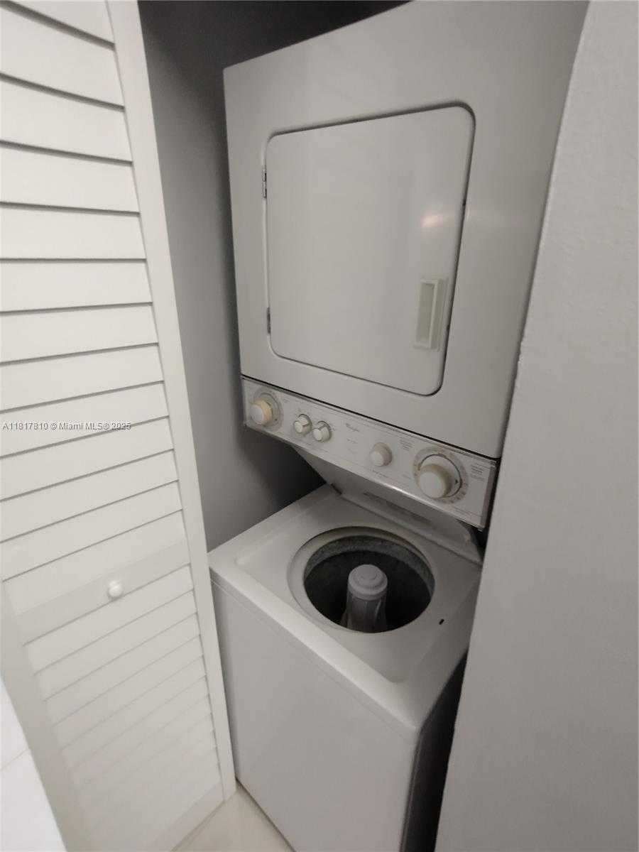 Small Image of 6061 COLLINS AVE #4B, Miami Beach Number 8