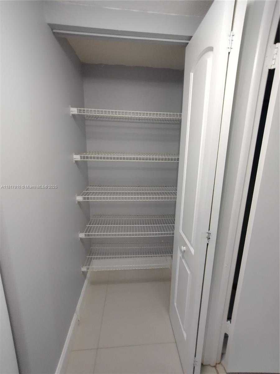 Small Image of 6061 COLLINS AVE #4B, Miami Beach Number 9