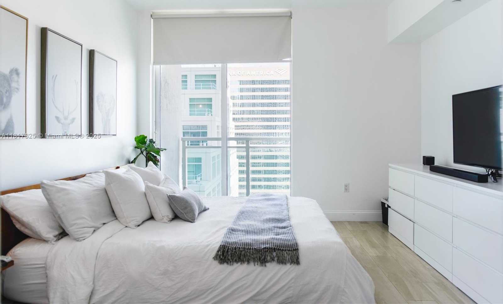 Small Image of 950 BRICKELL BAY DR #3406, Miami Number 11