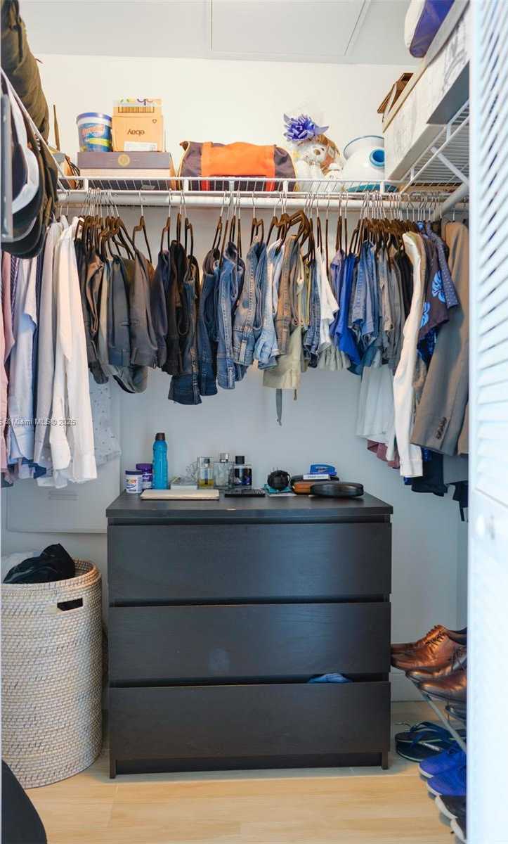 Small Image of 950 BRICKELL BAY DR #3406, Miami Number 12