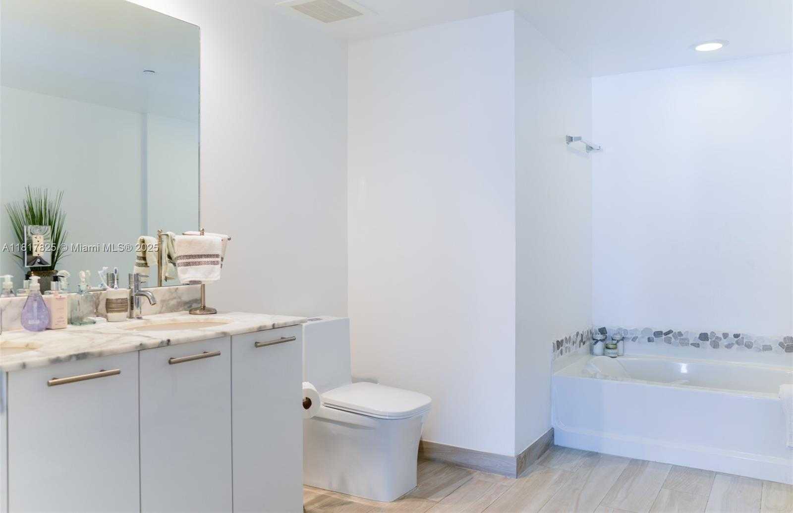 Small Image of 950 BRICKELL BAY DR #3406, Miami Number 13