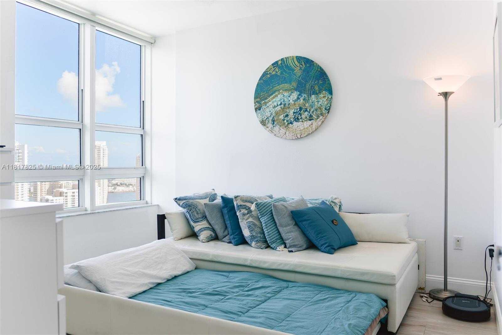 Small Image of 950 BRICKELL BAY DR #3406, Miami Number 17