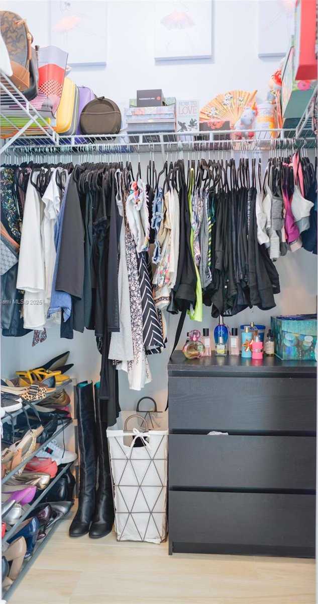Small Image of 950 BRICKELL BAY DR #3406, Miami Number 18