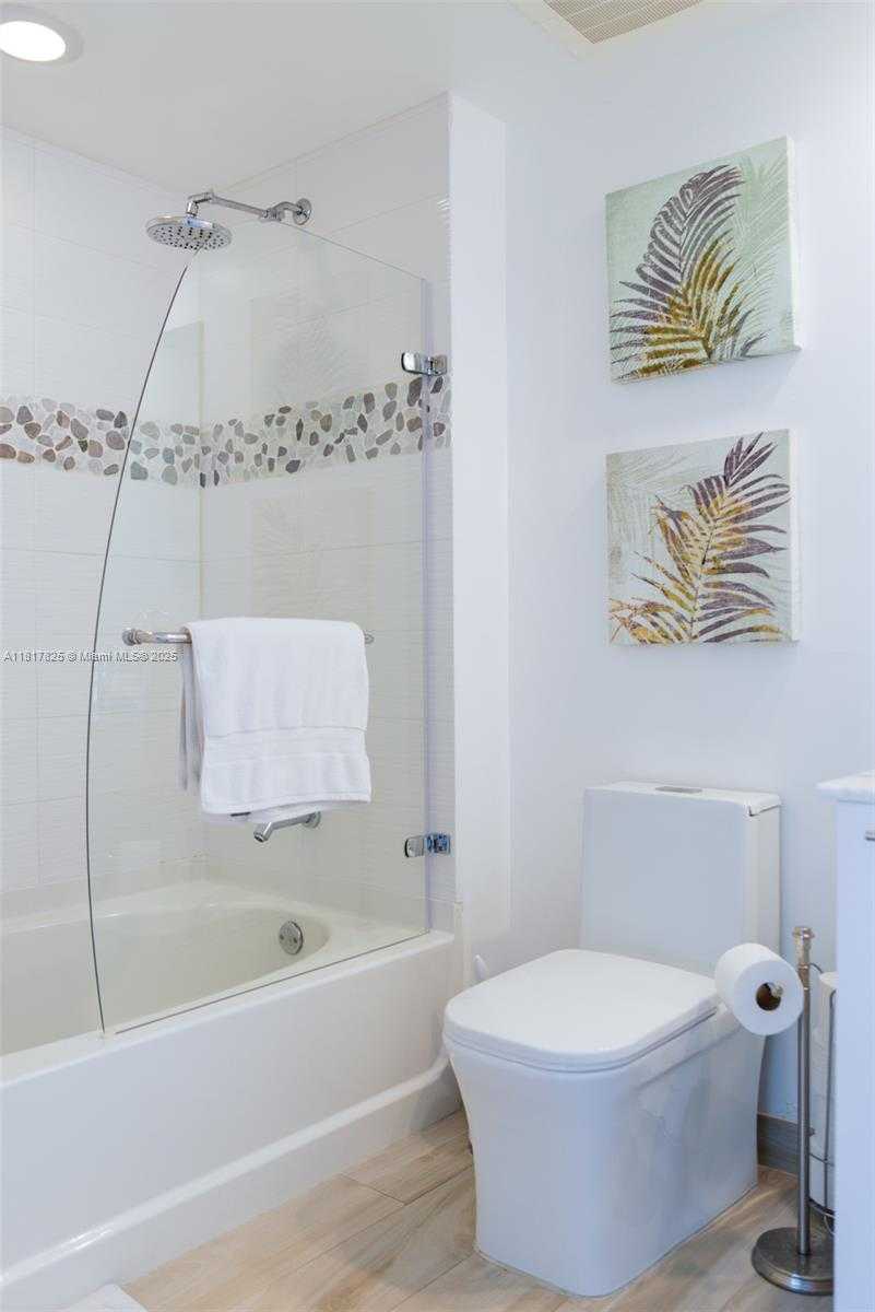Small Image of 950 BRICKELL BAY DR #3406, Miami Number 19