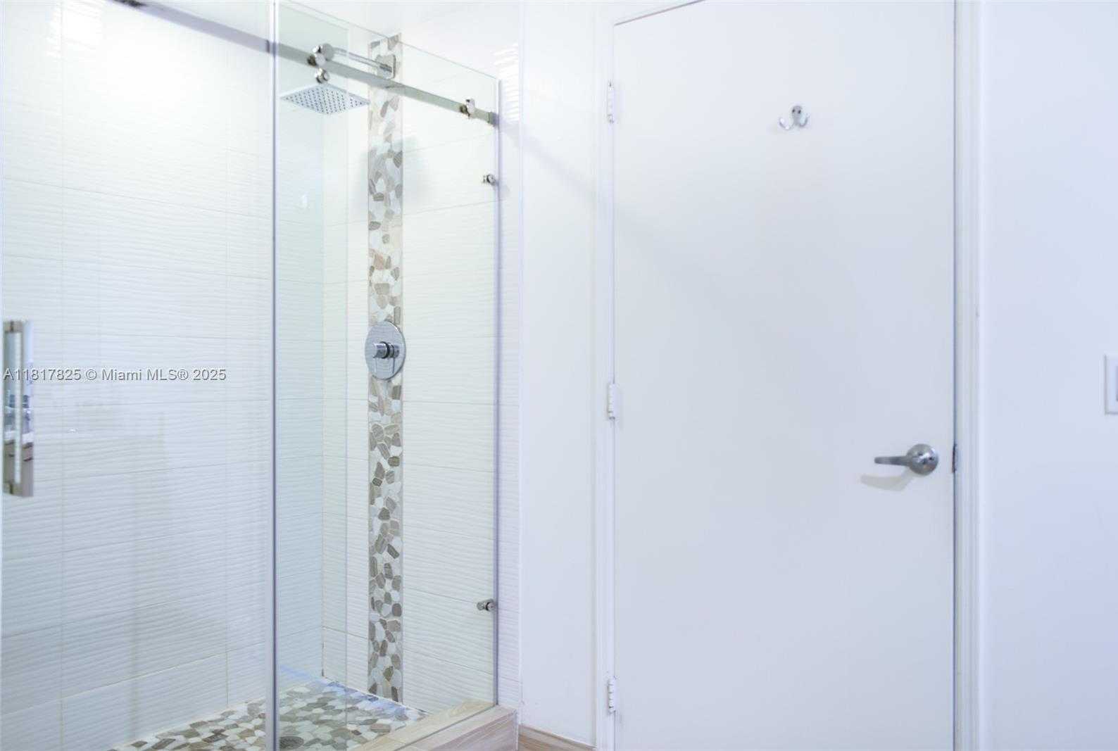 Small Image of 950 BRICKELL BAY DR #3406, Miami Number 21